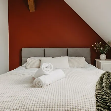 Appartamento Uniwersytecka 27 - Przestronny Na Wroclawskiej Starowce - 3 Sypialnie, Sauna, Billard - - Fair